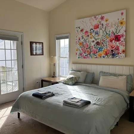 Sunny Townhouse 3 Bedroom, Walk To Shops